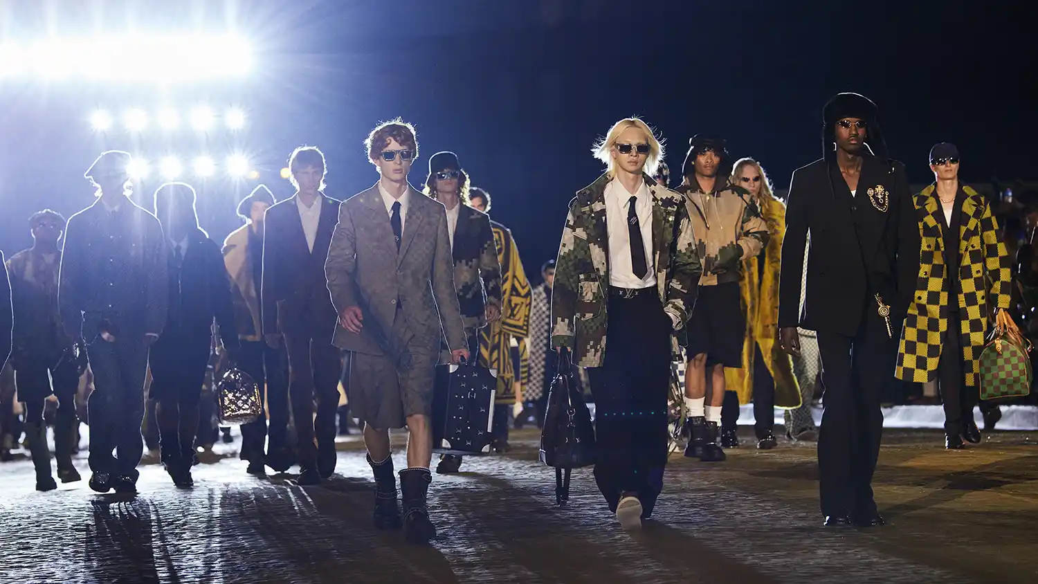 MEN’S SPRING-SUMMER 2024 FASHION SHOW © Louis Vuitton – All rights reserved”