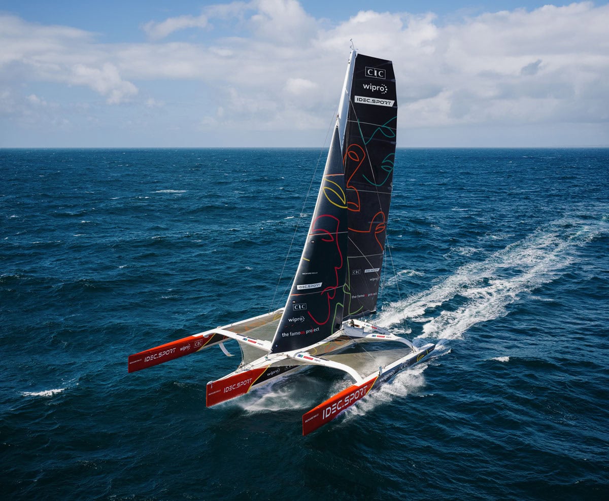 Ultime Trimaran idec sport