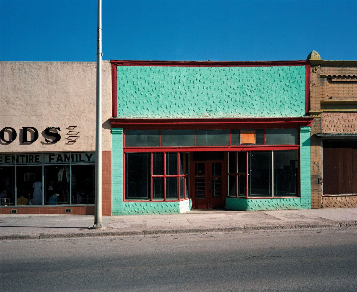 35 Entire Family Las Vegas New Mexico from the series Written in the West © Wim Wenders Wenders Images and Howard Greenberg Gallery New York pf151371