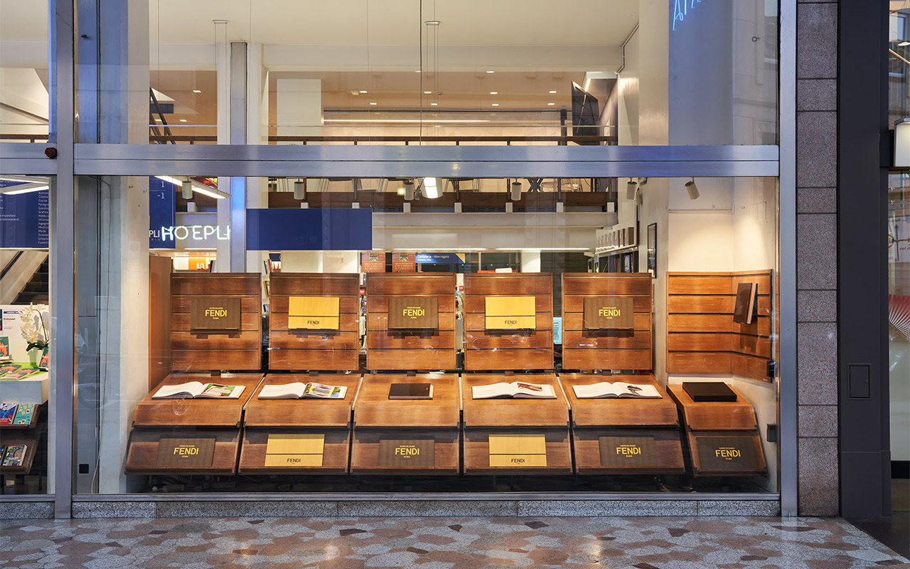 Fendi Bücher in einem Schaufenster