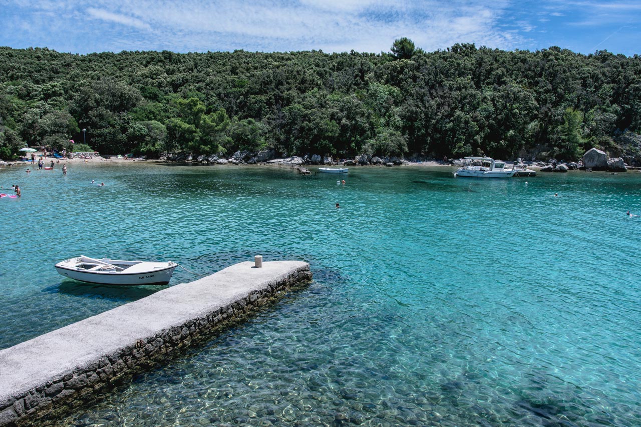 Arba Resort: Familienurlaub neu gedacht 3 Nur wenige Schritte vom Resort entfernt begrüßt das smaragdgrüne Meer.