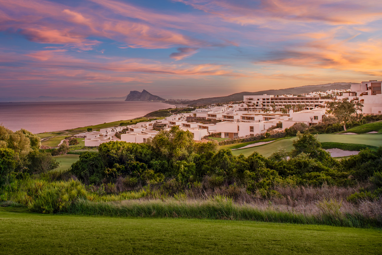 Leiser Luxus an der Costa del Sol: das Fairmont La Hacienda 4 Abschlag in der Abendsonne