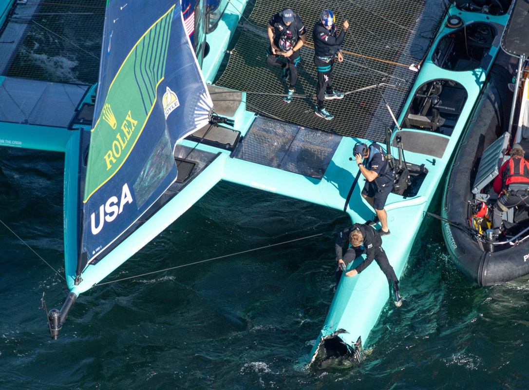 Steife Brise: Rolex SailGP auf Rügen 2 Pech für das Team von Brasilien. Nach einem Crash am Trainingstag ist das Boot zu schwer beschädigt. Foto: onship Event 8 Season 2025. Photo: Felix Diemer for SailGP.