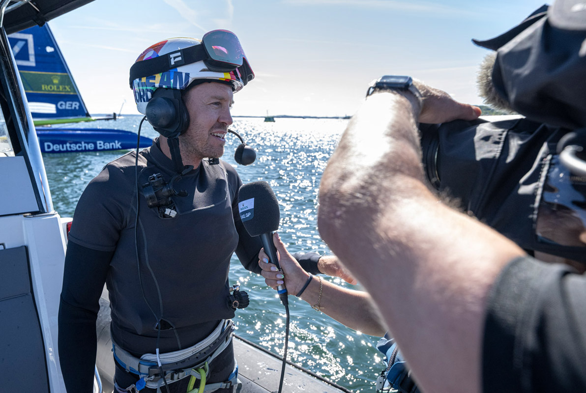 Steife Brise: Rolex SailGP auf Rügen 4 Sebastian Vettel ehemaliger Formel 1 Pilot und Miteigentuemer von Team Germany uebernahm zwischen zwei Rennen das Steuer des deutschen Katamarans RP2 6336 1