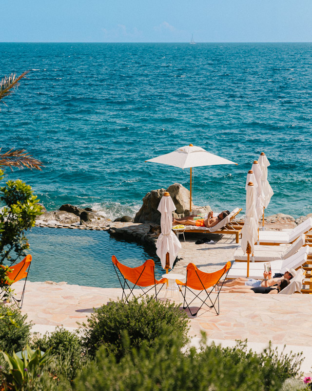 Endless Summer im Les Roches Rouges an der Côte d’Azur 3 Mit den Fuessen im Wasser leben heisst das Hotel Konzept