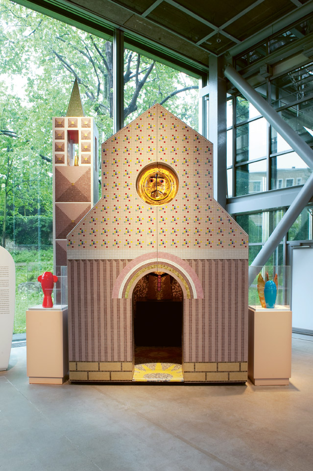 Die Fondation Cartier erfindet sich architektonisch neu 5 Alessandro Mendini Petite Cathedrale 2002 Copyright photographe © Ambroise Tezenas Artiste © Alessandro Mendini Rights until October 1st 2026