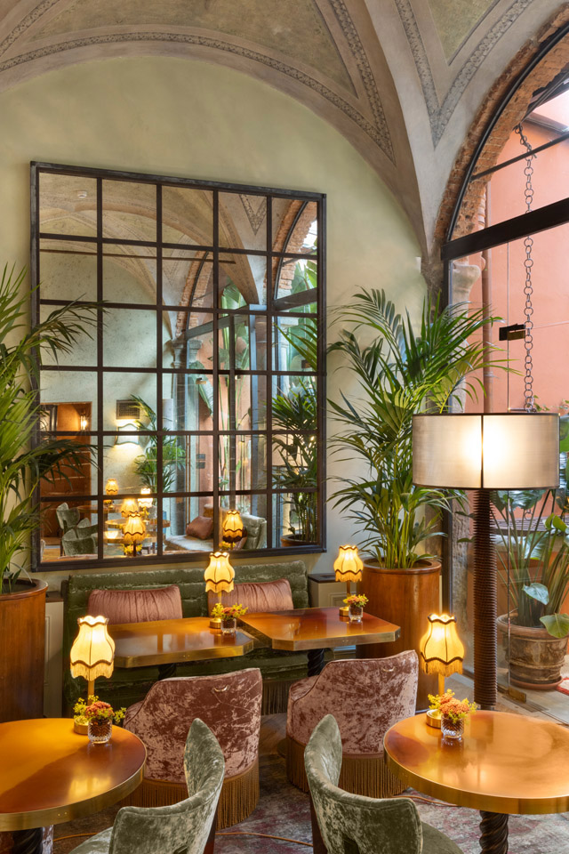 THE JAMES 003546 0571 1