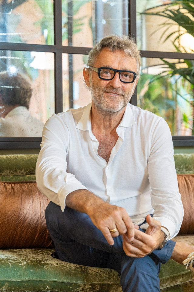 THE JAMES 003546 0807 1