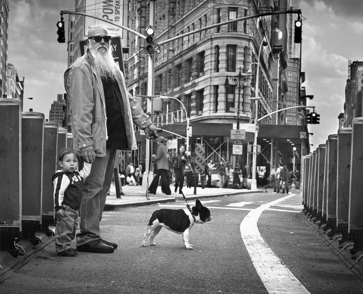 Catching Stranges: Familienaufstellung 3 „Family 29 USA New York Midtown Flatiron Building 29.04.2007 7.45 p.m. © 2026 Alexander von Reiswitz Alle Rechte vorbehalten
