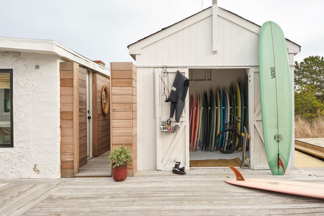 IDEAT Magazin 5 p.136 137 Photo Mikey DeTemple Surf Shacks Vol. 3 gestalten 2026