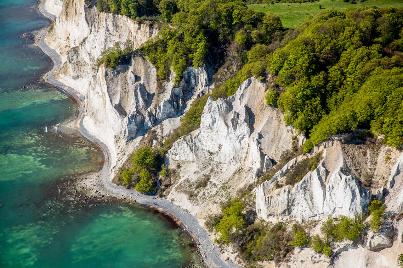 Mit Land Rover auf Entdeckungstour über die dänische Insel Møn 2 2014 05 03 Mon Helicopter Cliffs 207